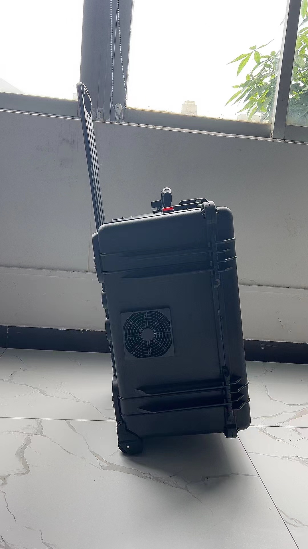 吉隆手拉箱型移动通信干扰器